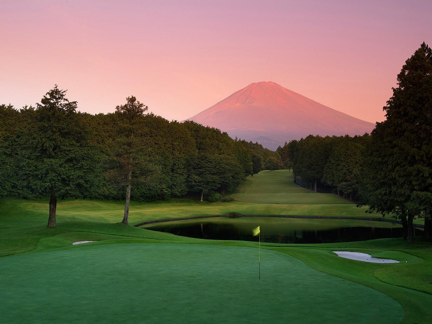Nice Shot background. Used golf clubs in NZ, imported from Japan.