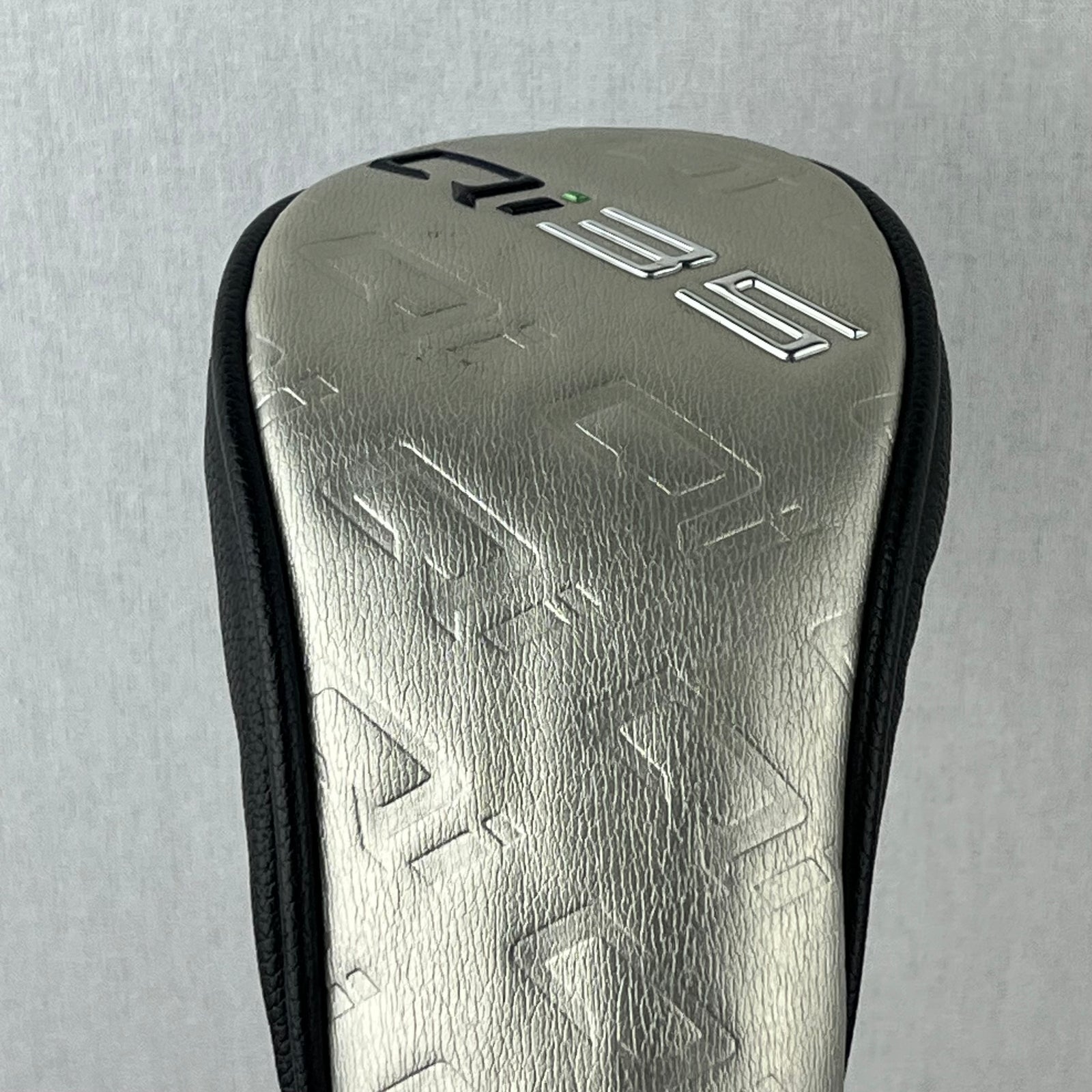 TaylorMade Qi35 H4 (22 STIFF)